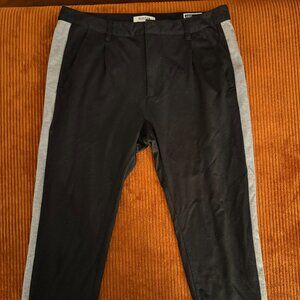 Kenneth Cole Reaction Black Pants with Grey side stripe size 32